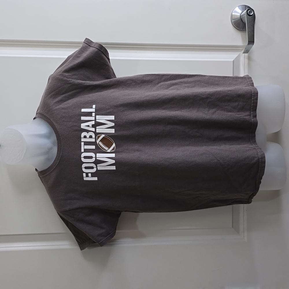 Gildan T-shirt Size Medium Football Mom